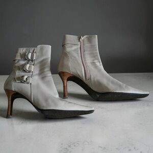 Valerie Stevens Light Gray Pointed Ankle Boots with Triple Side Buckles